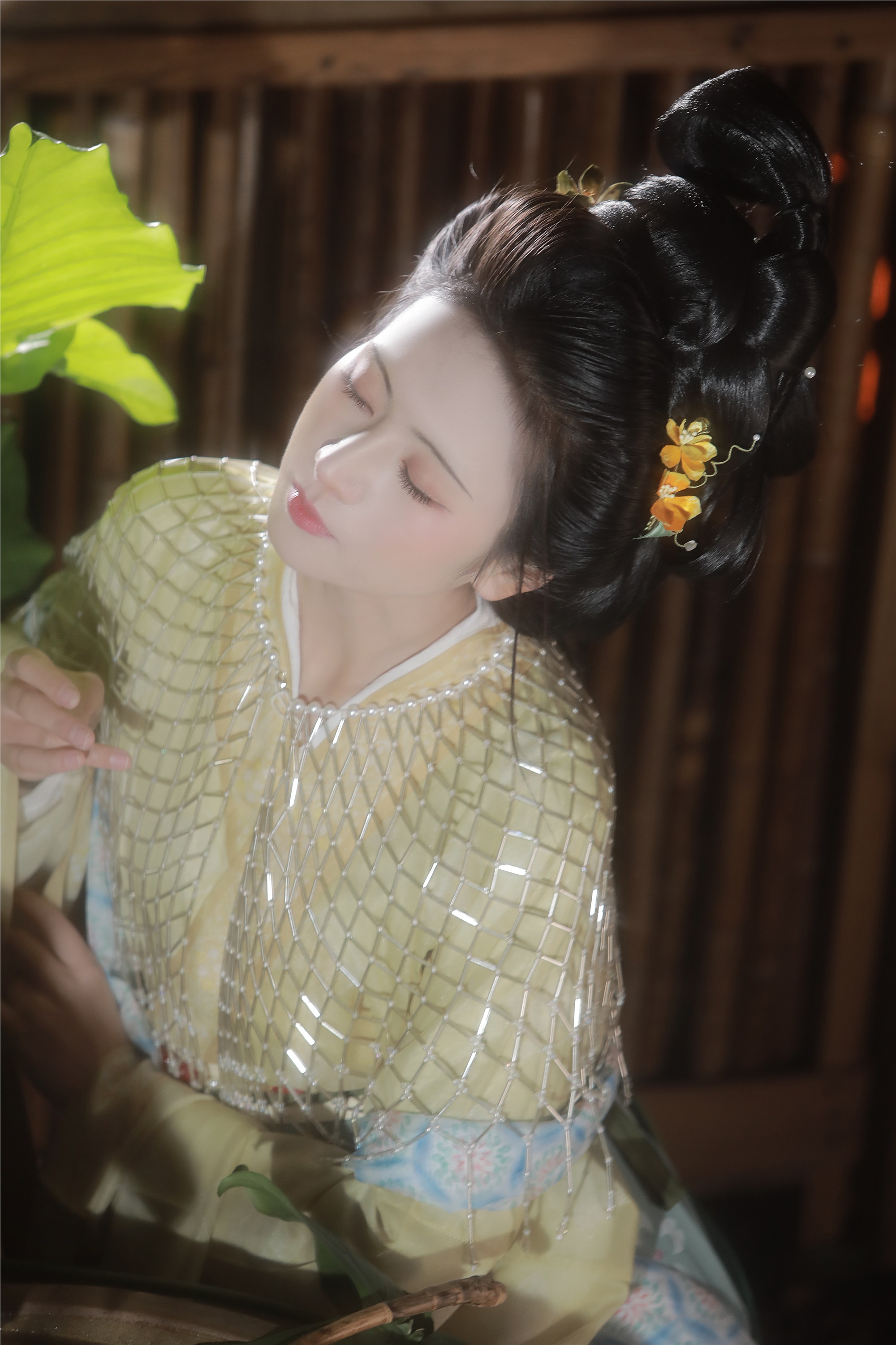 YITUYU艺图语 2025.02.06 眉目自成诗三百，鬓如春风裁 一固美撇捺